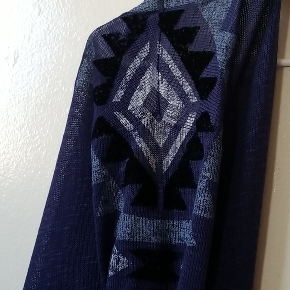 Cardigan with design - Picture 7 of 7